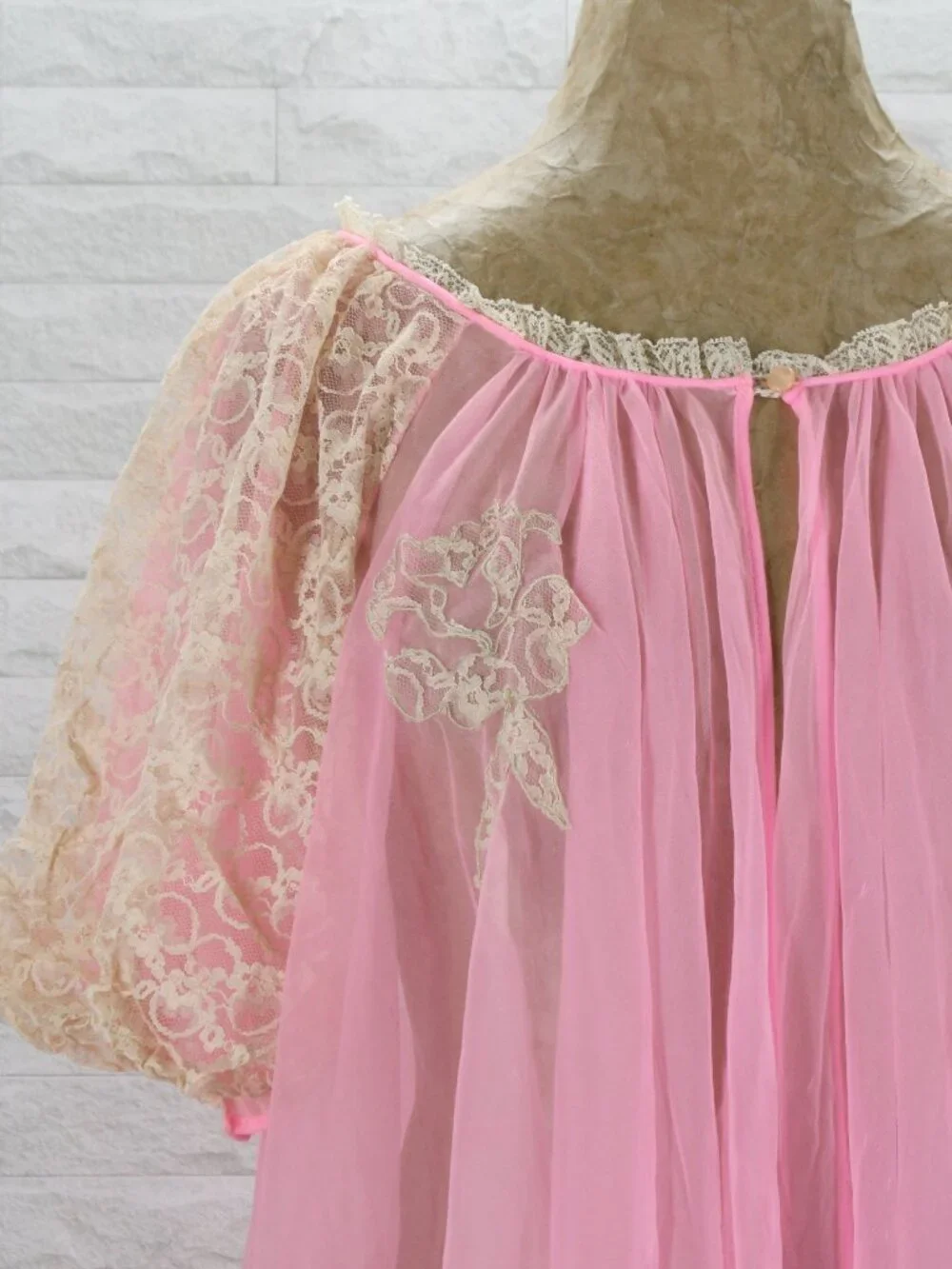 VINTAGE MOVIE STAR Peignoir Sheer Chiffon Puff Sleeves Lace Appliques Pink L